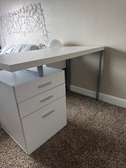 White Modern Desk With 3-Drawer Pedestal