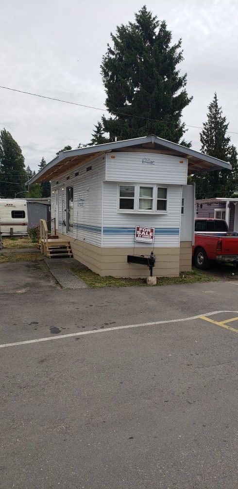 RV 2007 Already Set Up In A Mobile Home Park