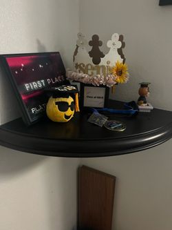 Wall shelves