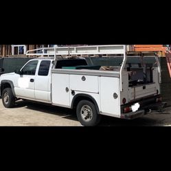 2004 Chevy Silverado 2500 Utility Truck