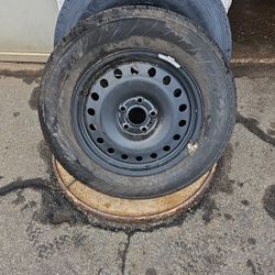 Free 5 Lug Chysler Wheel And Tire