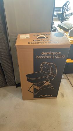 Nuna Demi Grow Bassinet + Stand Brand New!