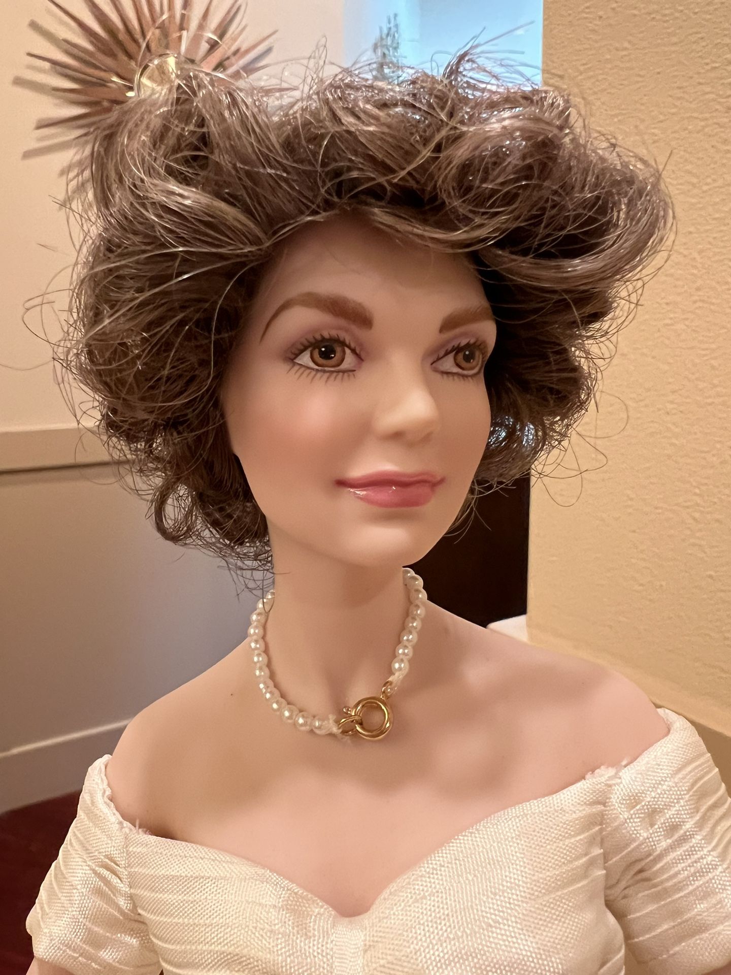 MCM Jacqueline Kennedy doll by Franklin hairloom dolls .