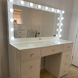 Makeup Vanity with Mirror / price includes delivery and assembly Financing available , In Stock  