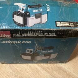 Makita 18V LXT Li-Ion Brushless 2Gal HEPA Wet/Dry Vacuum (Bare Tool)