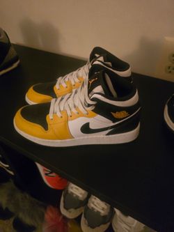 Air Jordan 1 Mid Yellow Ochre Sneakers