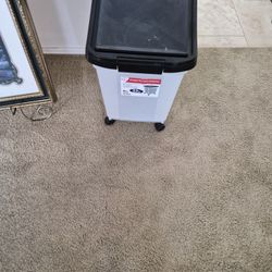 25 Lb Dog Food Folder Used 