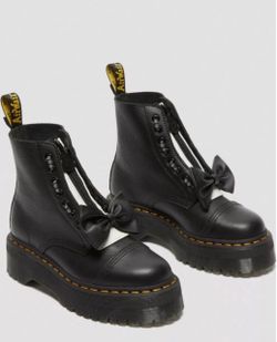 Dr Doc Martens size 8