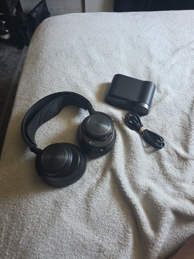 PS5 ARCTIS NOVA PRO WIRELESS HEADPHONES 