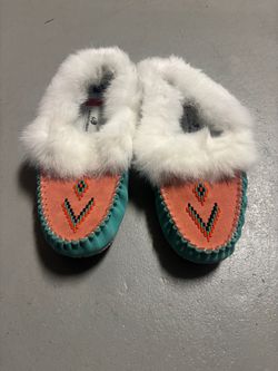 Manitobah Beaded Moccasins with Fur Trim