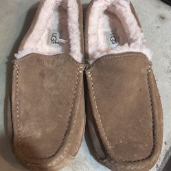 UGG Man’s Size 10 Suede Slippers