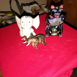 3 Vintage Hand Crafted Collectables Black Cat And 2 Baby Elephants Good Condition Collectable 