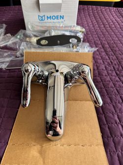 2 Moen Chateau 4925 Chrome 2-Handle Lavatory Faucets