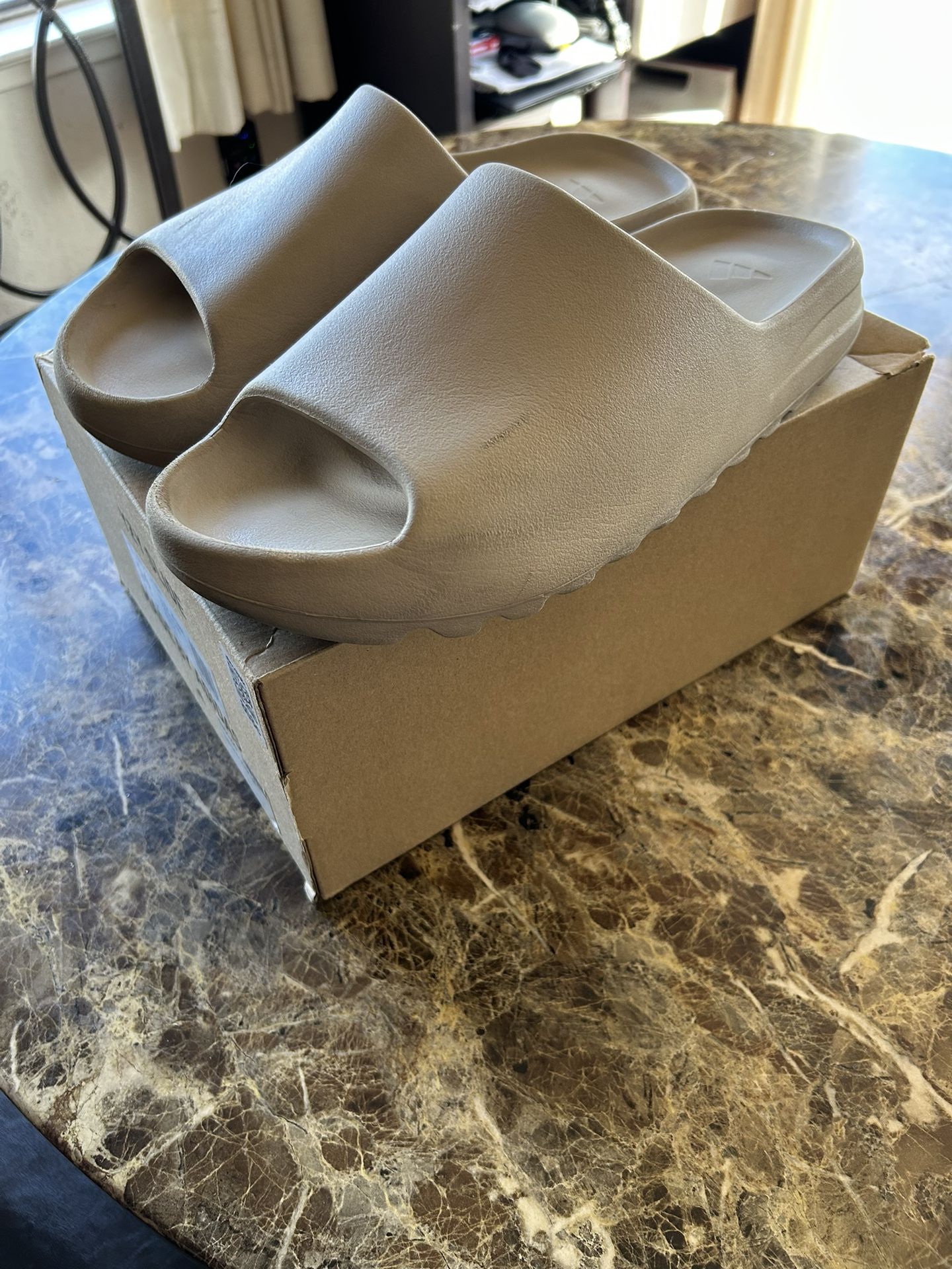 Adidas Yeezy slides ‘Pure’ Size 14