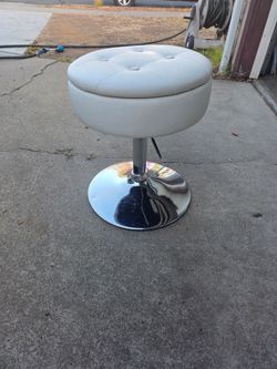 Swivel vanity stool