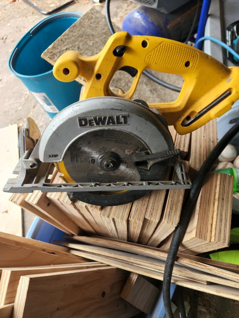 Older Style Dewalt Circular Saw 18v Tool Only 