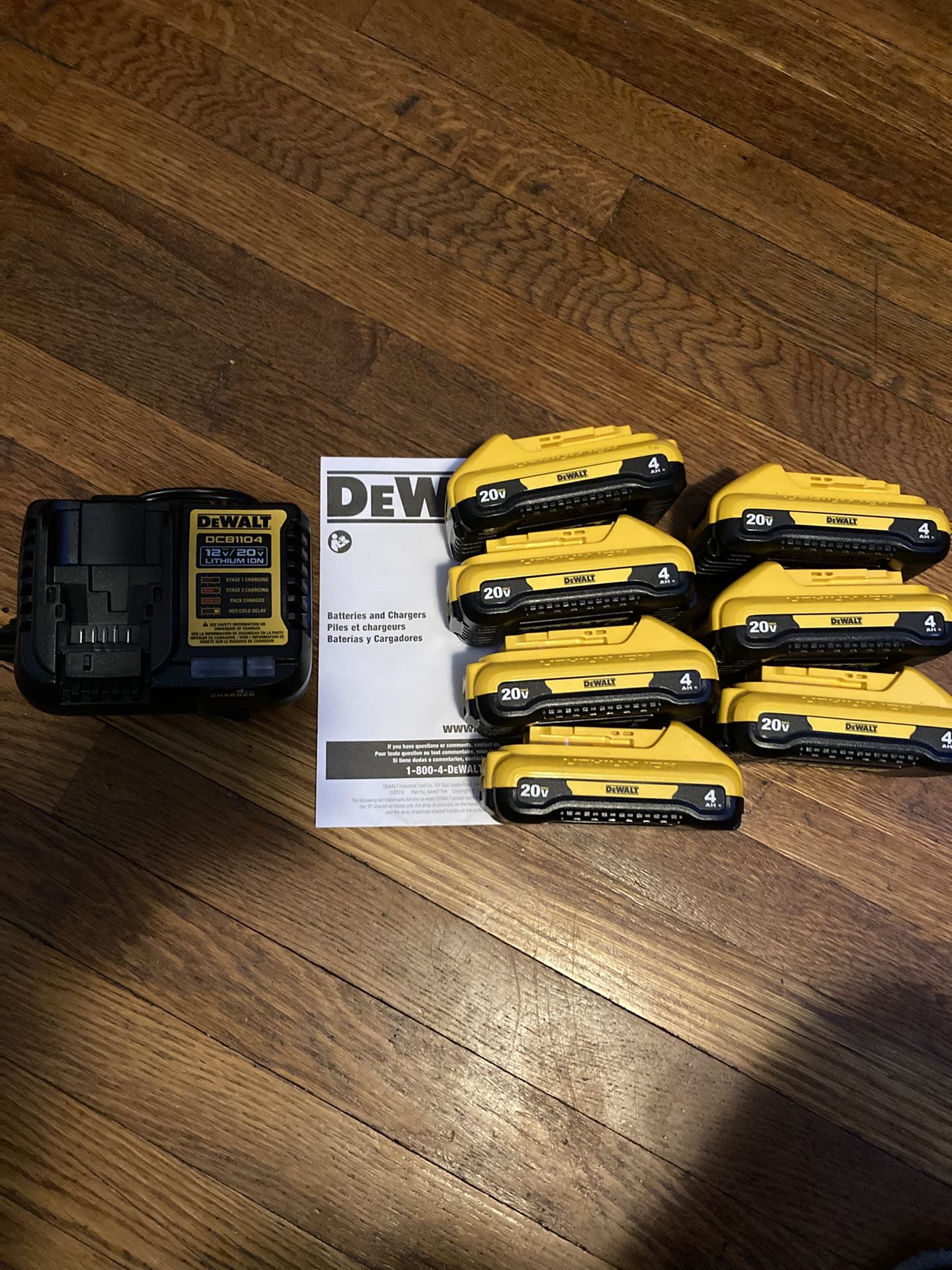 BRAND NEW Dewalt 4ah Batteries 6pack And Charger Set NEVER USED