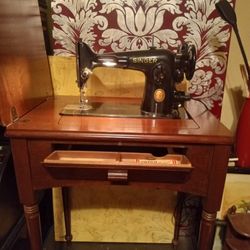 Vintage 1946 Singer Sewing Machine AL641715