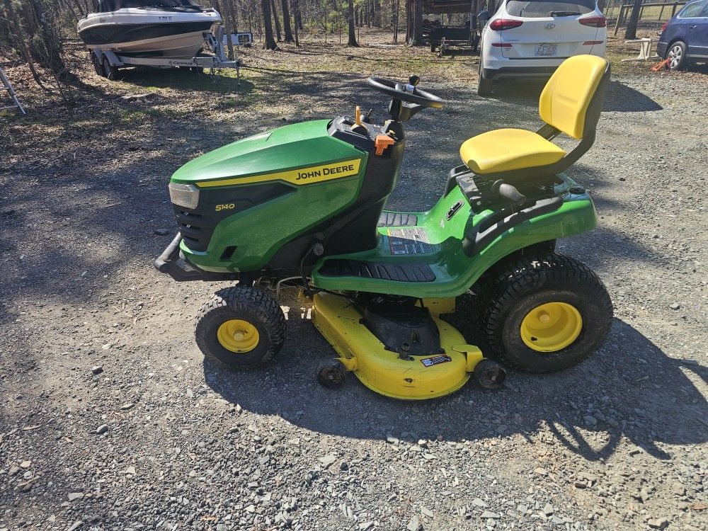 John Deere S140