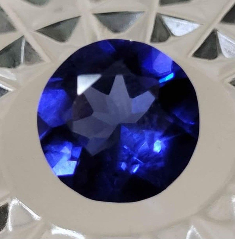 Rare 7.31 CT Ceylon Blue Cornflower Sapphire-Like Corundum.This stunning gemstone is a 7.31 CT Ceylon Blue Cornflower Sapphire-like Corundum. The roun