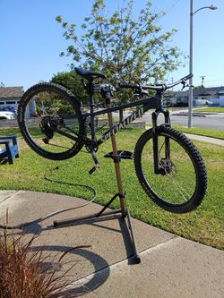 2024 Specialized Rockhopper Sport
