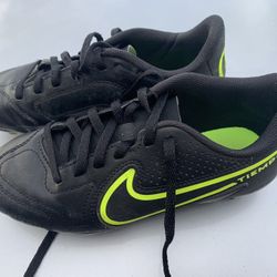 NIKE Tiempo Soccer Cleats