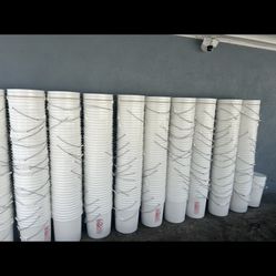 🪣 De 5 Gallones Con Tapadera Conpletamente Limpias $3 Cada Cubeta Con Tapadera 
