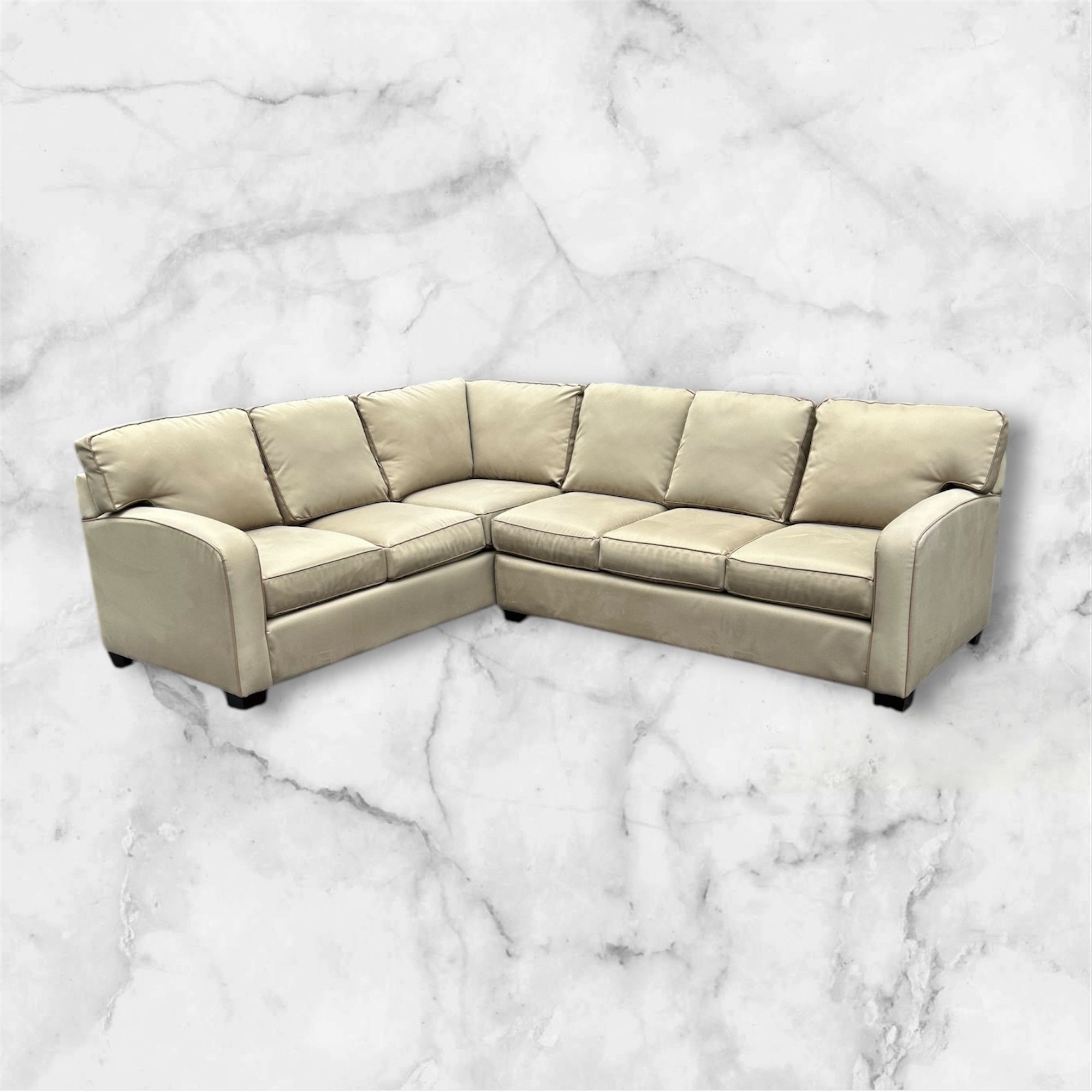 Like New Basset Sectional!