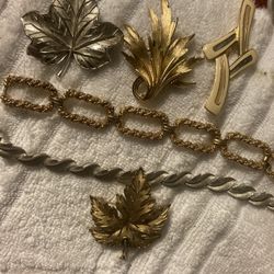 6 Pieces Of Trifari Vintage Jewelry 