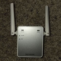 NETGEAR - Dual-band WiFi Range Extender - Essentials Edition, 1.2Gbps, Wall-plug, External Antennas - White