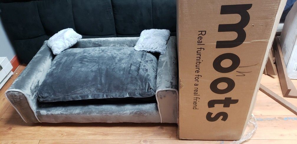pet couch or bed