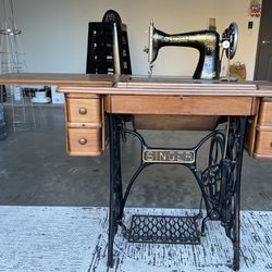 Table Singer Sewing Machine