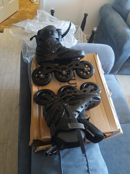 Jeuwith Roller Blades
