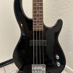 Dean Edge 4 String Bass Guitar 