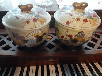 TWO BEAUTIFUL ASIAN Bowls With Lids Beautiful DETAILS