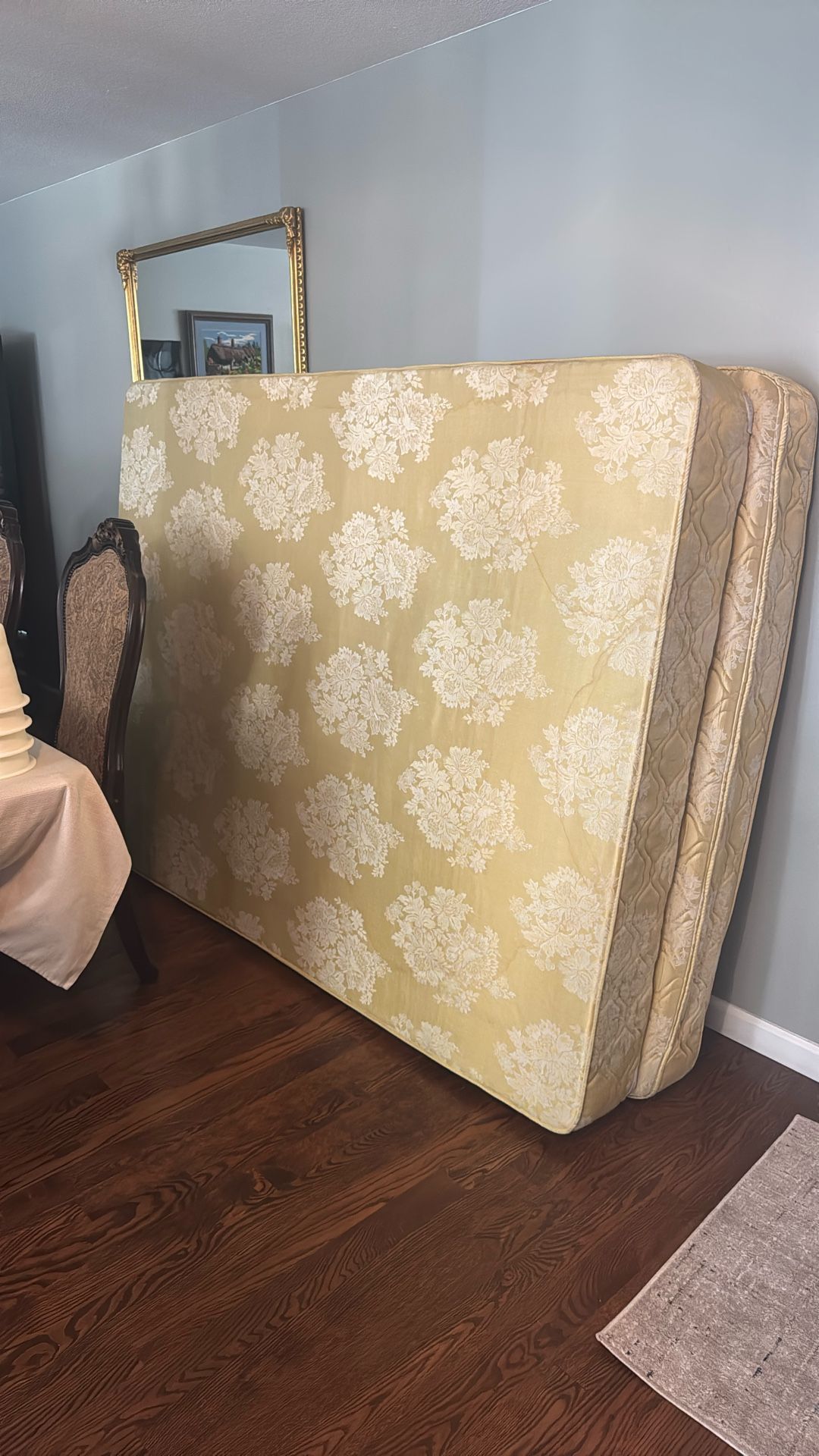 Queen mattress and boxspring