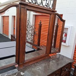 Kng Sz Bd St With Base Good Condition 