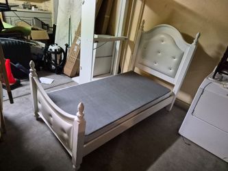 Twin bed frame and box spring