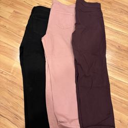 Women’s Size 14 Clothing Bundle All Pants. Located in Murray cash/Venmo. Fcfs or hold with Venmo