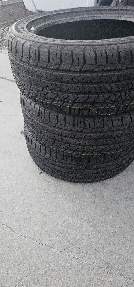 3 Llantas  GooDyear 