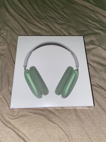AirPod Maxes 