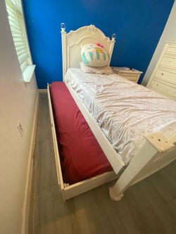 Twin trundle bed set 2 dressers
