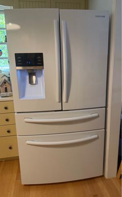 Very nice sansung refrigerator everything work perfect only $675