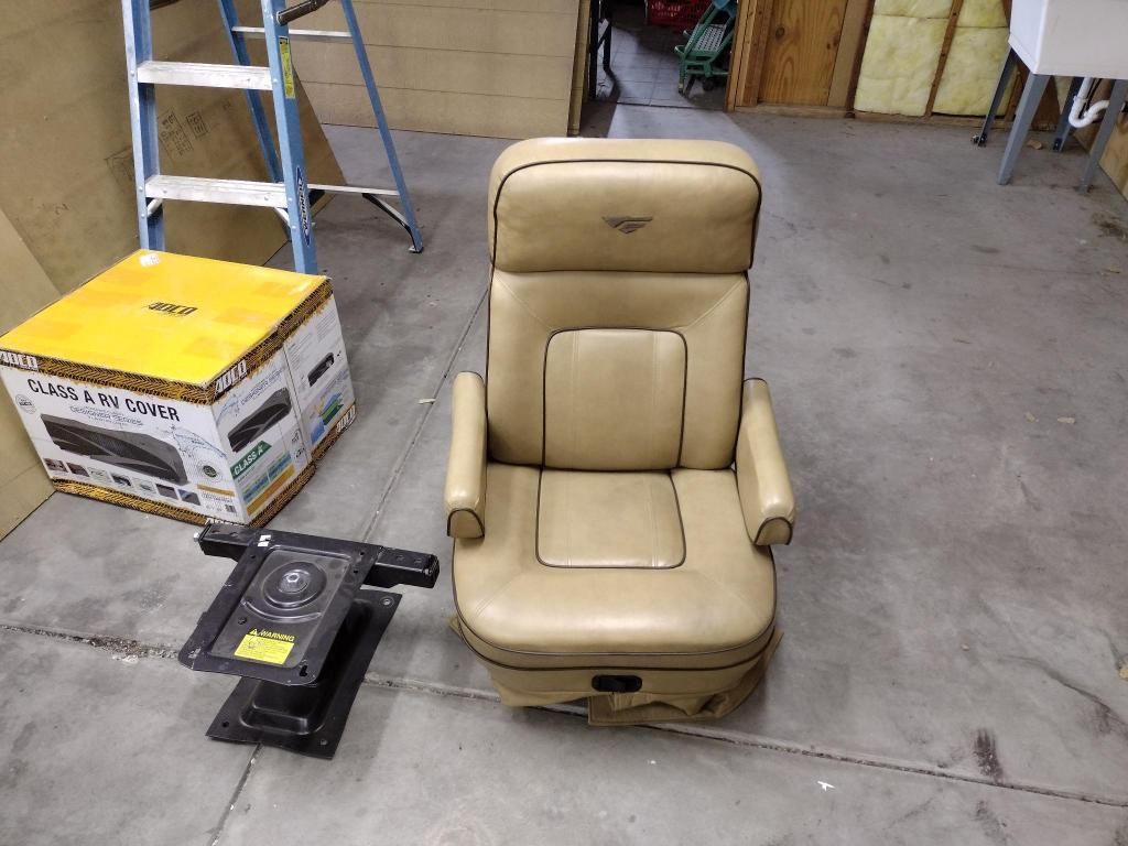 FLEETWOOD FLEXSTEEL RV MOTORHOME CAPTAINS CHAIRS!!! for Sale in Las