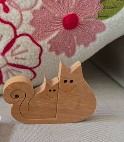 Wood cat puzzle decor