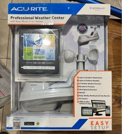 AcuRite Professional Wireless Weather Center w/ easy mount 5-in-1 Sensor