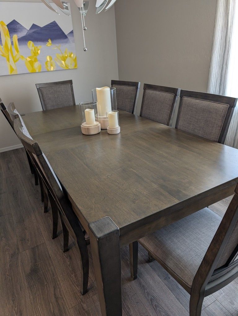 dining table w/ 8 chairs