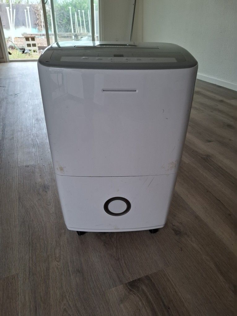 Frigidaire Dehumidifier 50 Pint 
