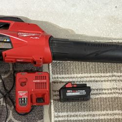 Milwaukee 724-20 18V Leaf Blower W/ (2) Optional 8ah Batteries & 12v 18v Dual Charger. 20hrs Use.