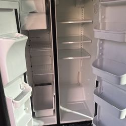 Used refrigerator side-by-side in good condition with the icemaker and water fountain